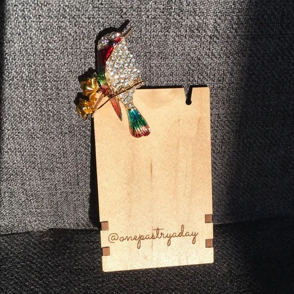 Fashion Rhinestone Hummingbird Brooch, Sparkly, Bling, Gold, Red - Picture 14 of 17